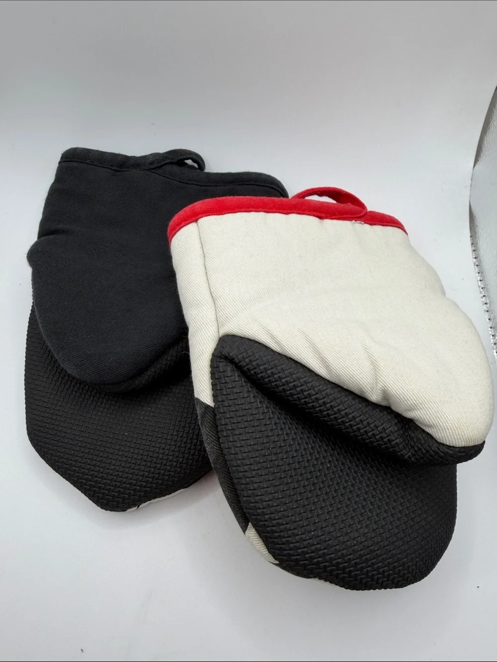 Disney Mickey & Minnie Oven Mitt Set - Red, Black, Gray, White